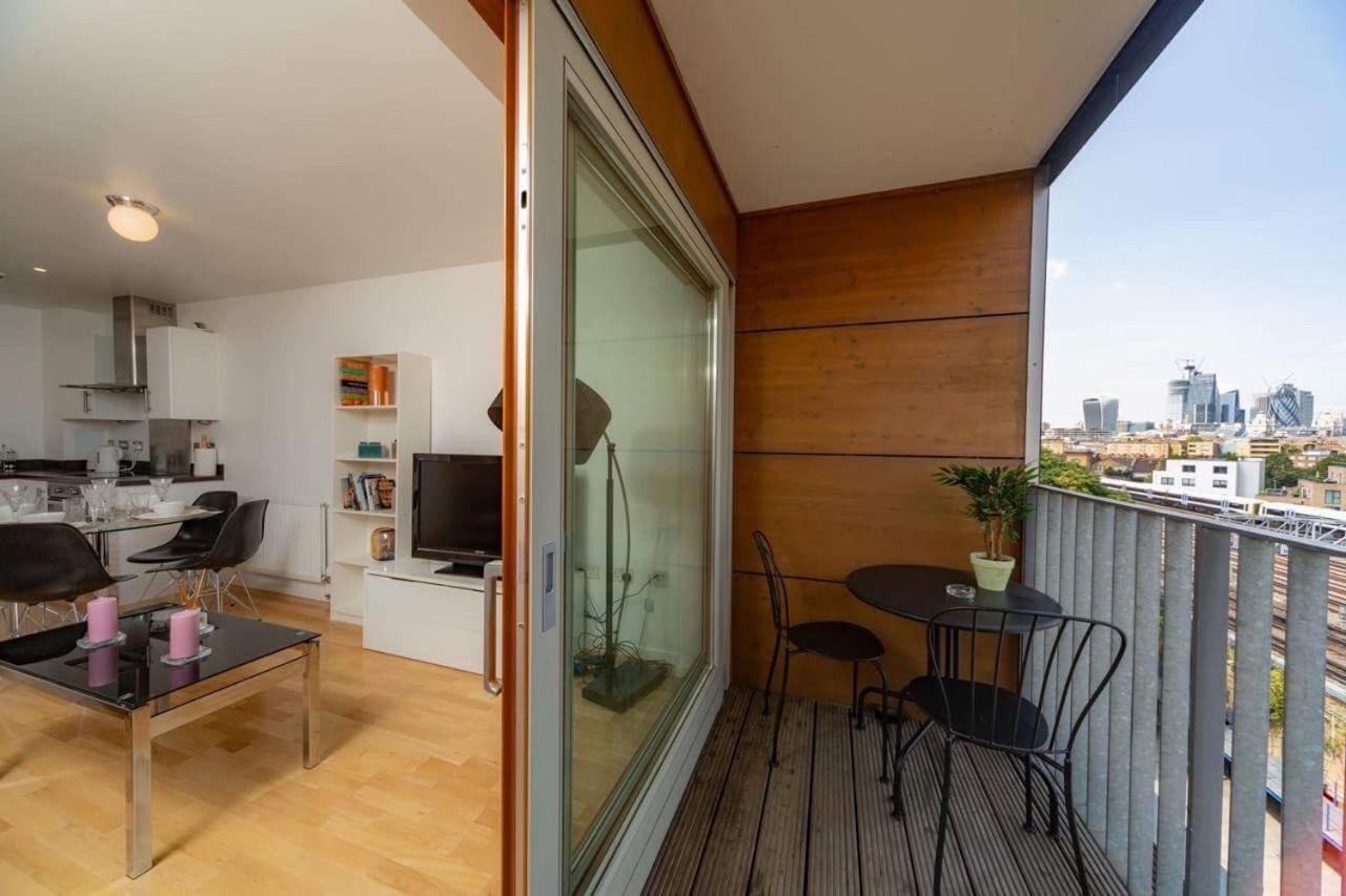 Room With Private Bathroom In A Modern Two Bedroom Two Bathroom Flat London Exterior foto