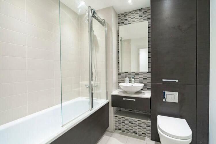 Room With Private Bathroom In A Modern Two Bedroom Two Bathroom Flat London Exterior foto