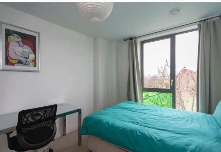 Room With Private Bathroom In A Modern Two Bedroom Two Bathroom Flat London Exterior foto